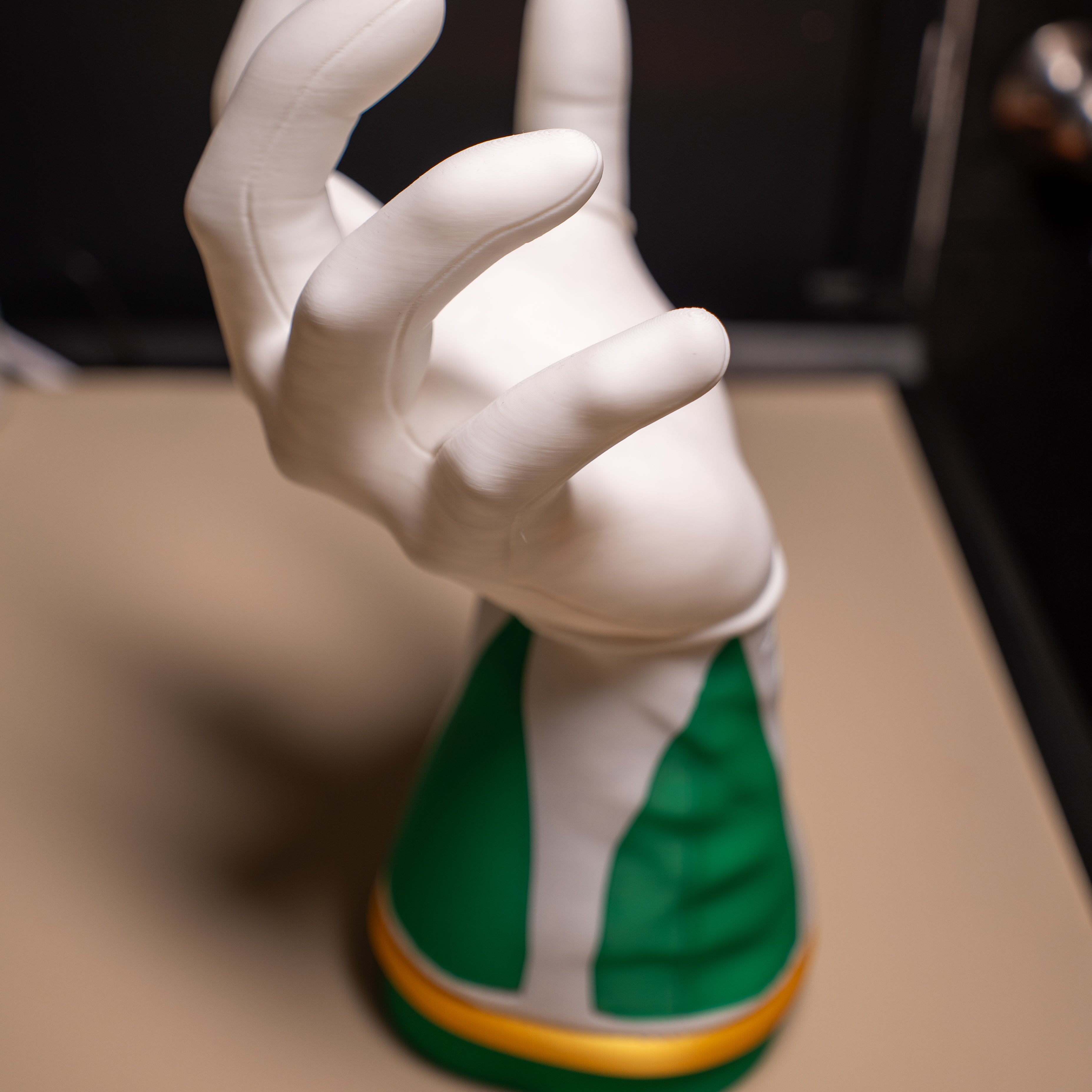 Mighty Morphin Power Rangers Green Ranger Arm Hand Controller & Headphone Stand