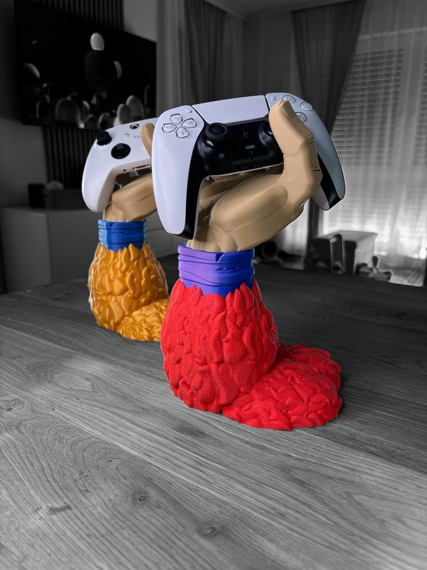 Dragon Ball GT Goku SSJ4 Super Saiyan Arm Hand Controller & Headphone Stand