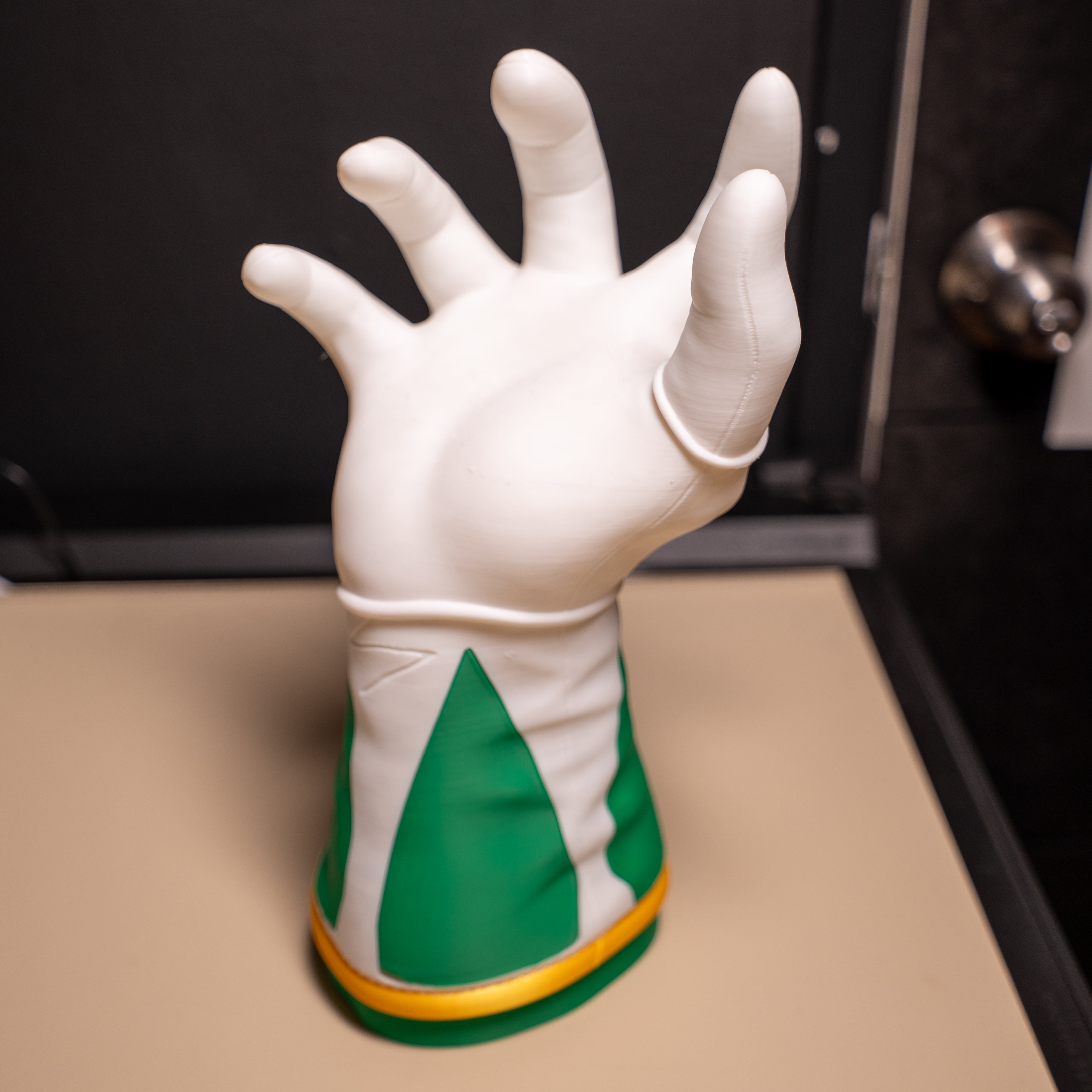 Mighty Morphin Power Rangers Green Ranger Arm Hand Controller & Headphone Stand