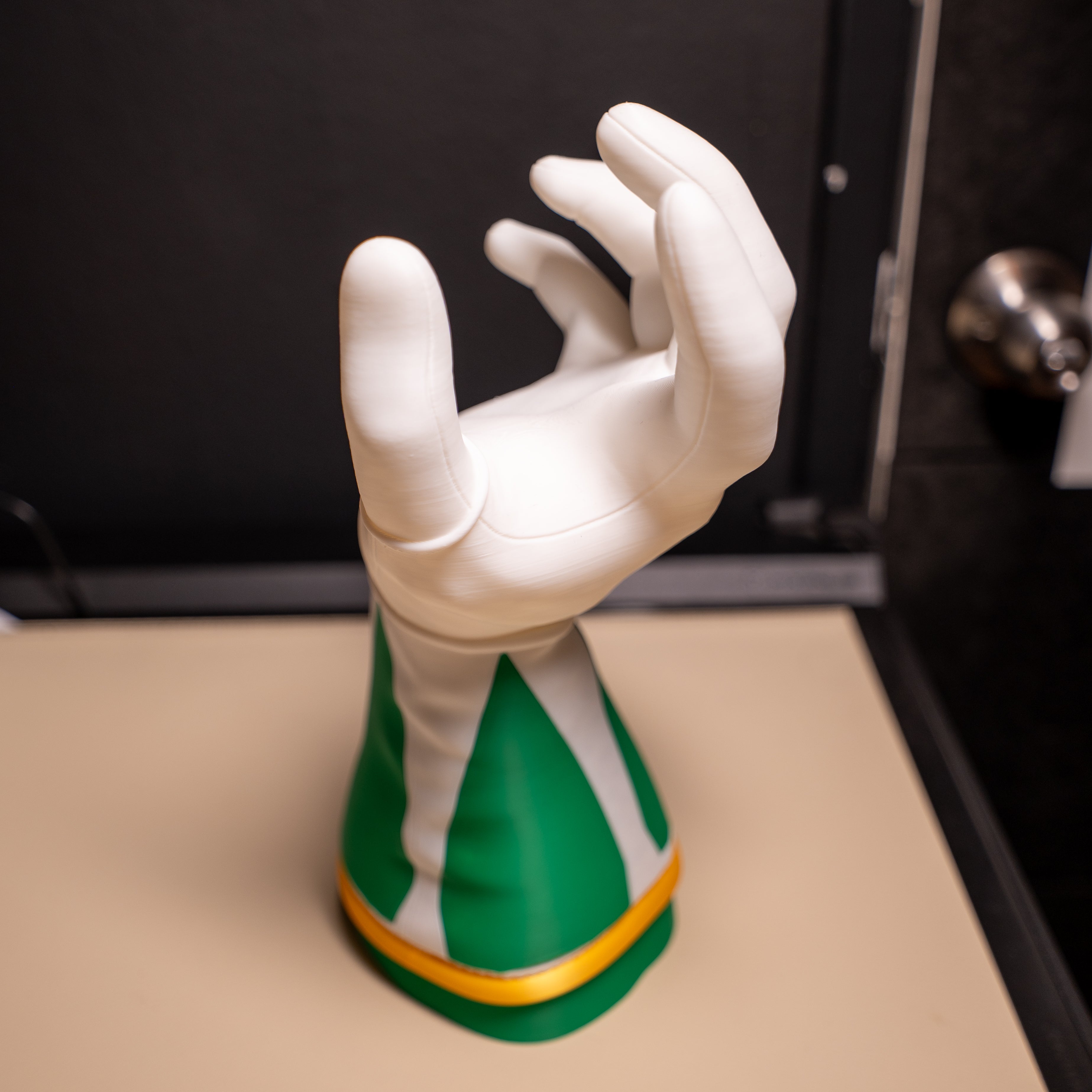 Mighty Morphin Power Rangers Green Ranger Arm Hand Controller & Headphone Stand