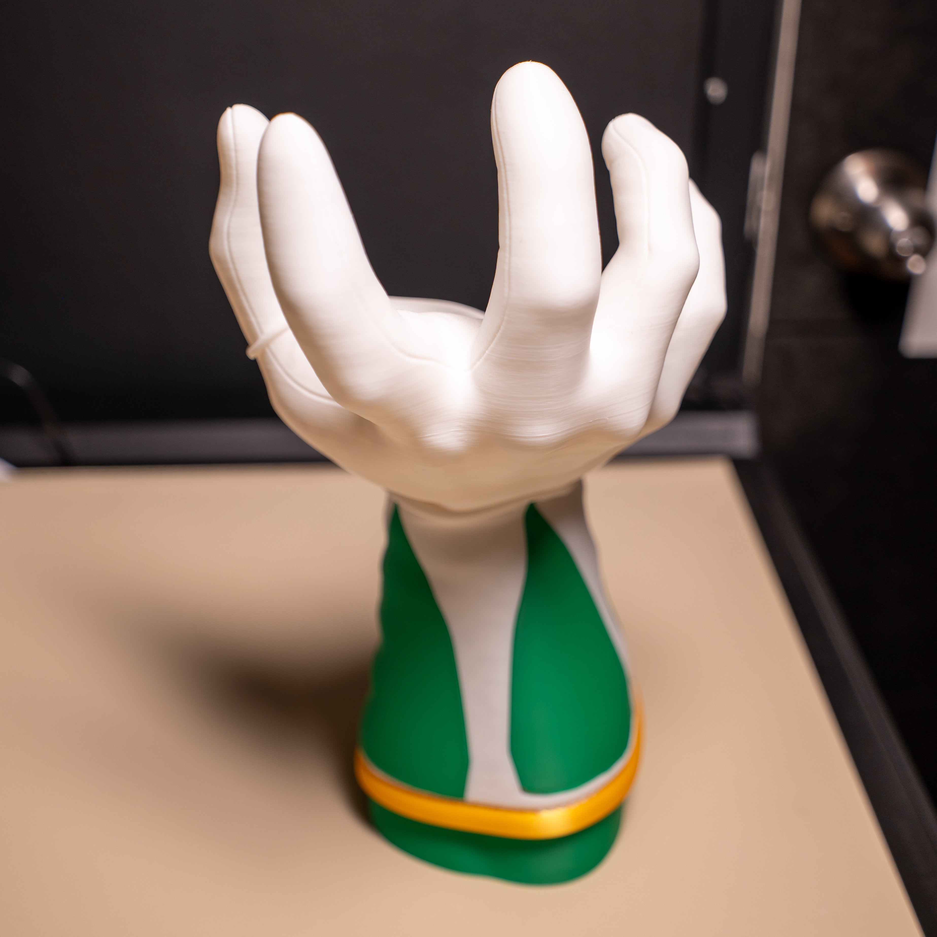 Mighty Morphin Power Rangers Green Ranger Arm Hand Controller & Headphone Stand