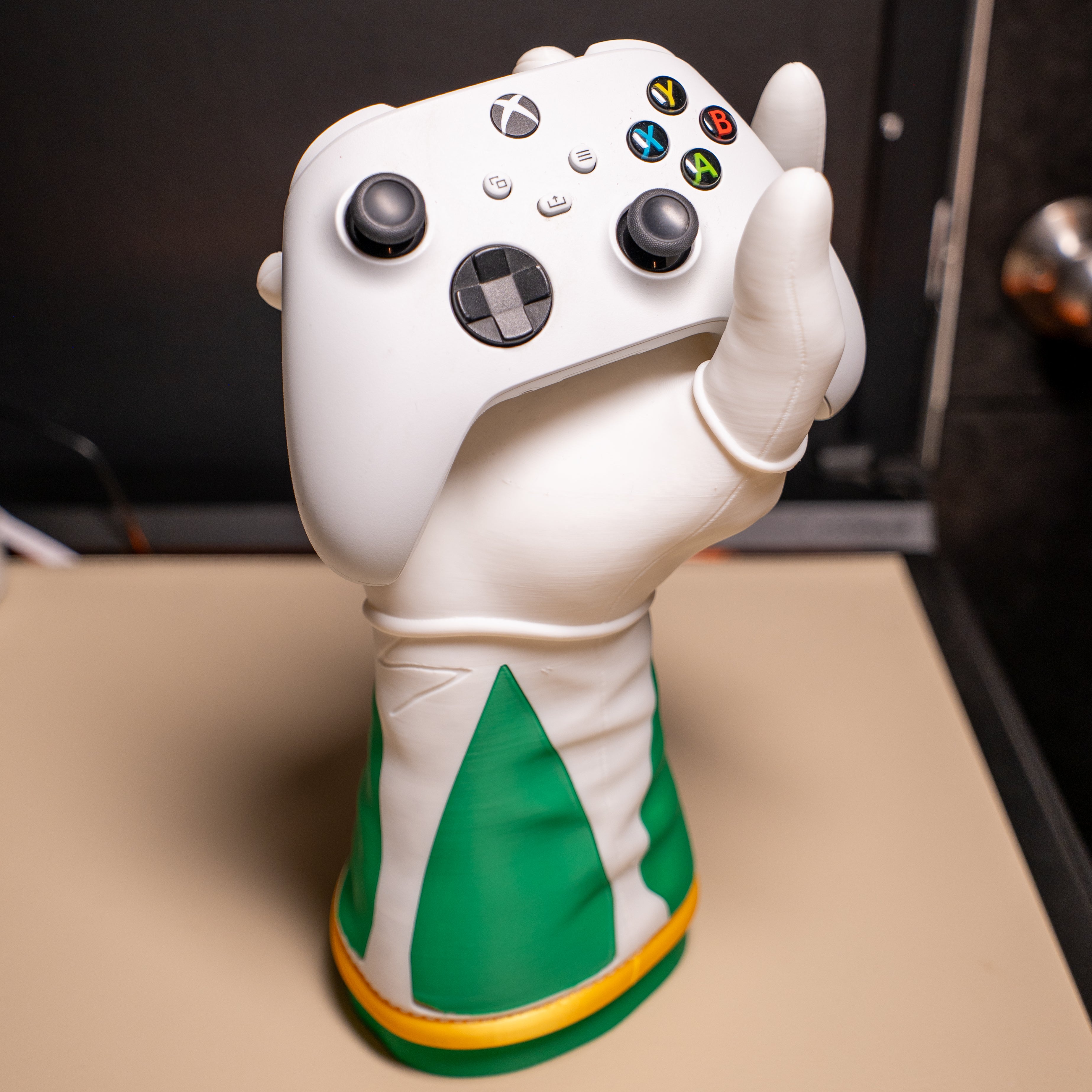 Mighty Morphin Power Rangers Green Ranger Arm Hand Controller & Headphone Stand