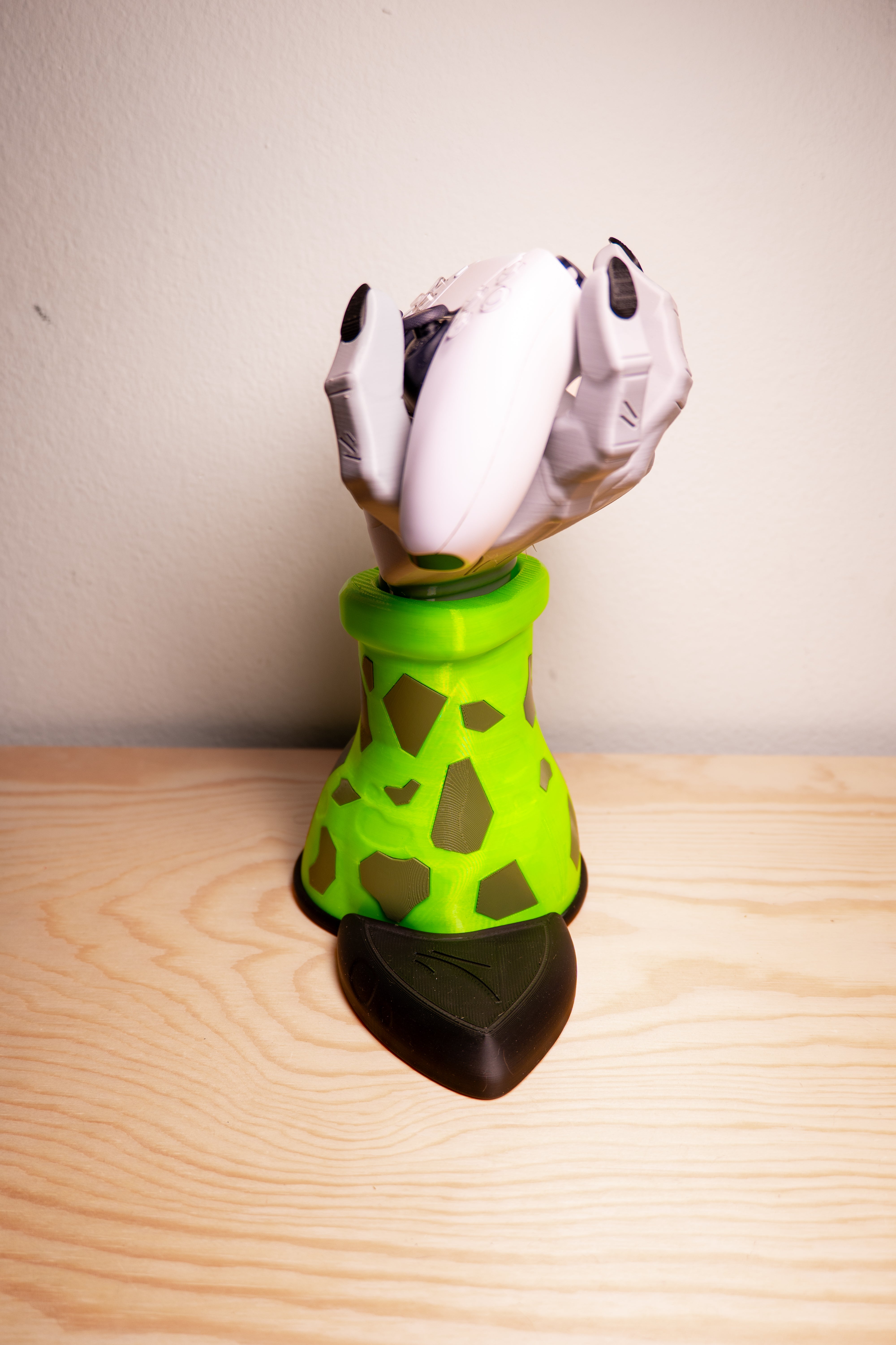 Dragon Ball Z Cell Hand Controller Holder Stand Anime Gamer Desk Display