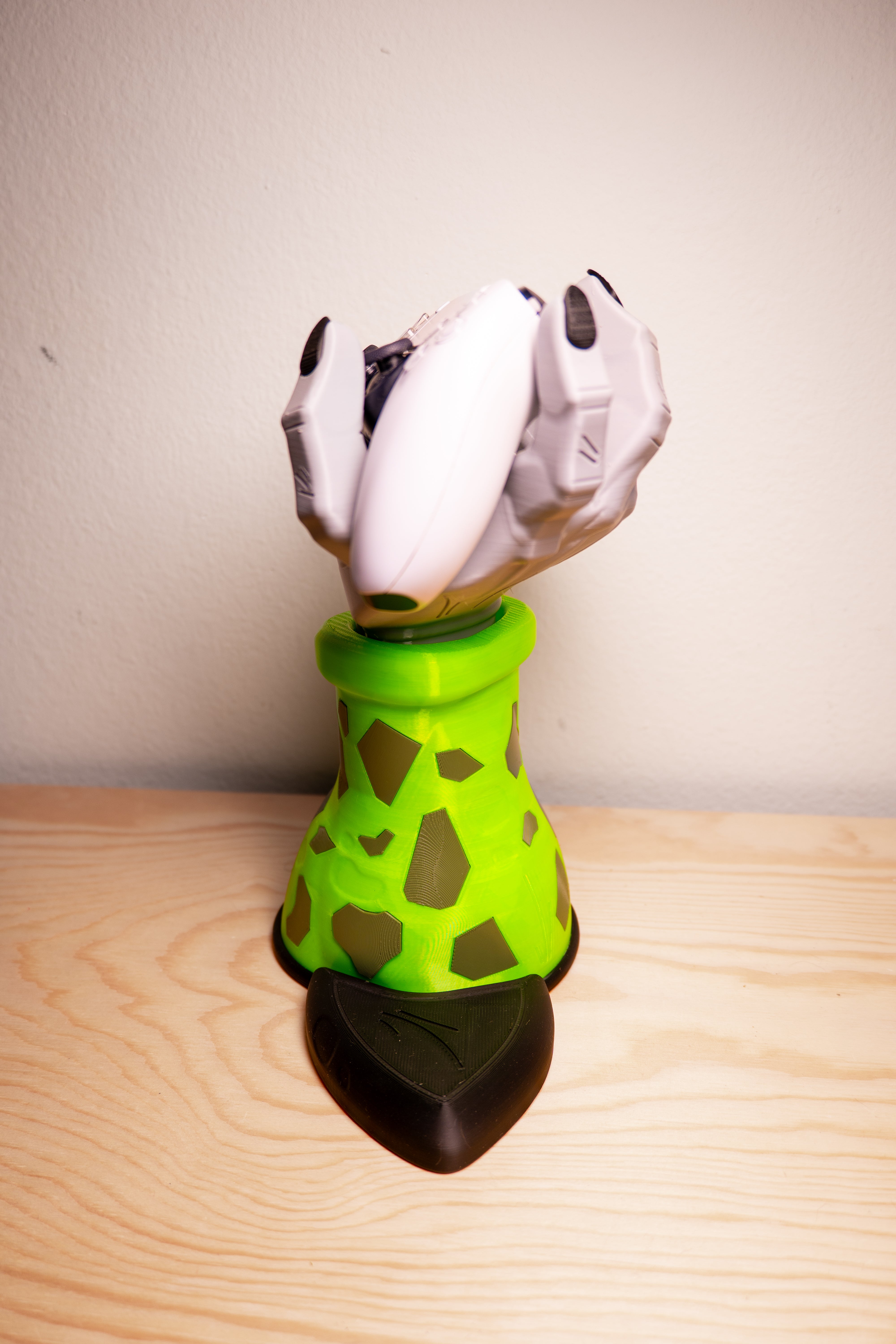 Dragon Ball Z Cell Hand Controller Holder Stand Anime Gamer Desk Display