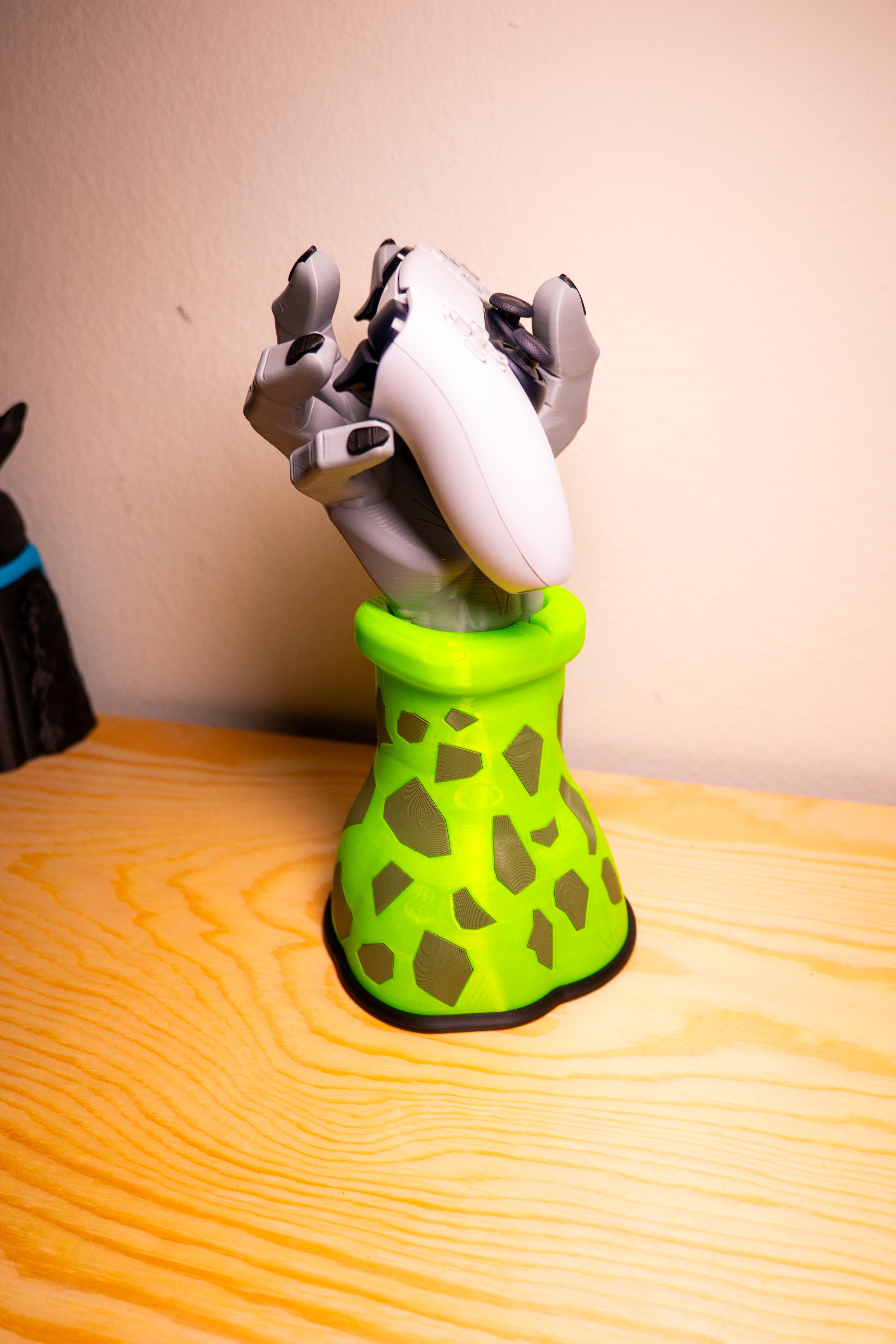 Dragon Ball Z Cell Hand Controller Holder Stand Anime Gamer Desk Display